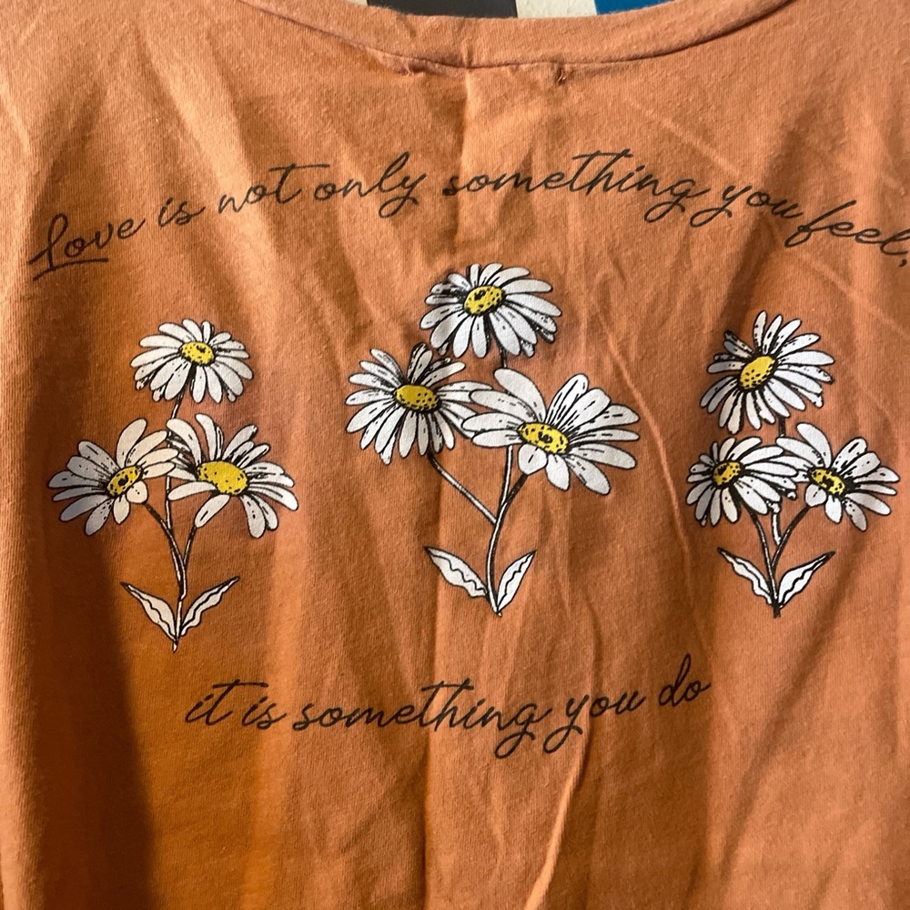 Floral Cropped Tee - Picture 3 of 4
